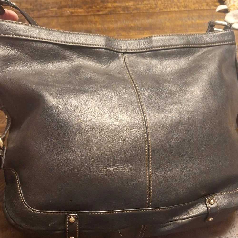 Elegant Black Leather Shoulder Bag